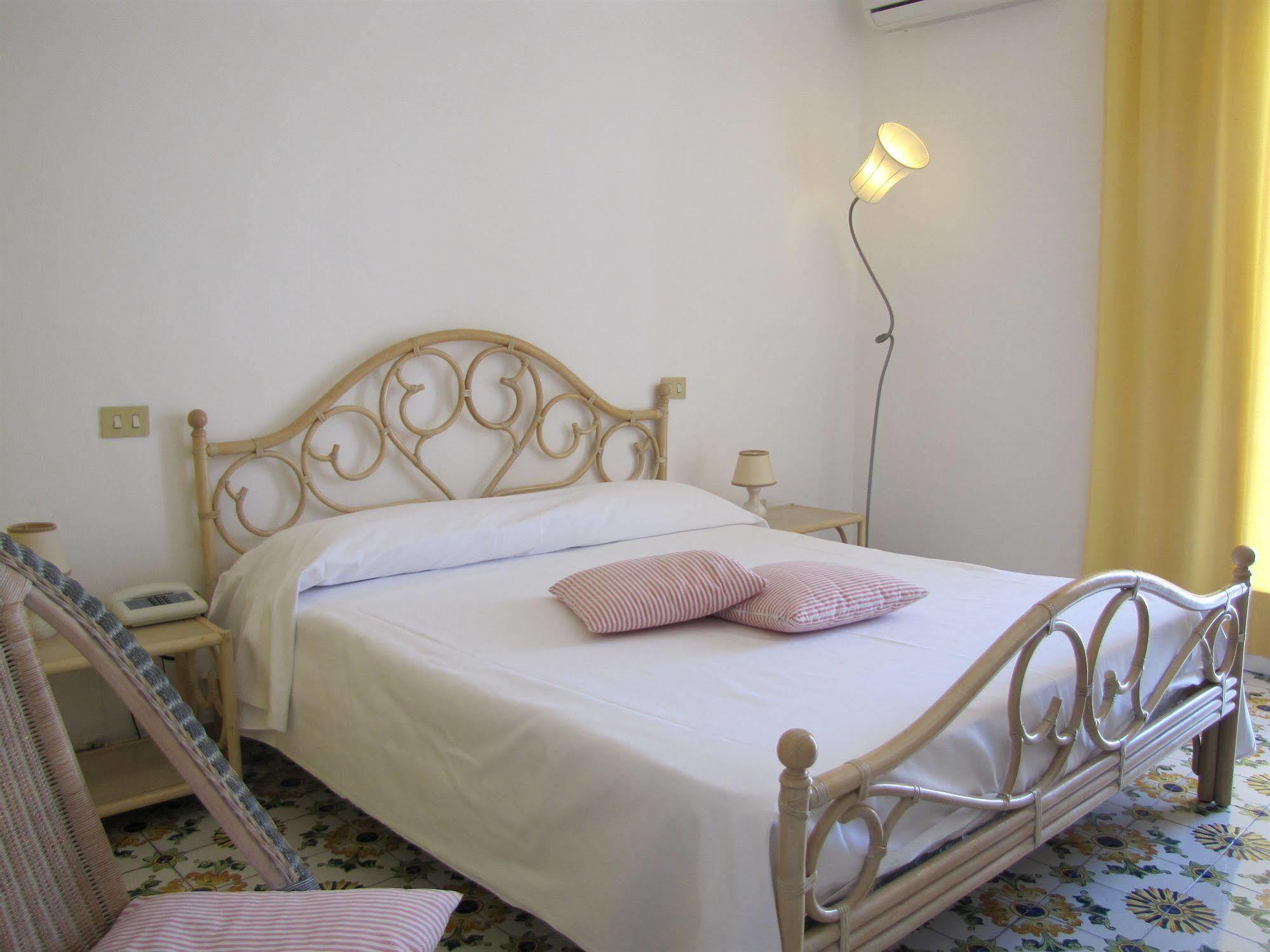 Appartamenti Casa Del Sole Sant'Angelo  Екстер'єр фото